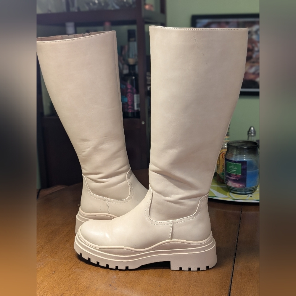 Beautiful cream modern knee high boots | Vero Moda Era Boots | size 39/8